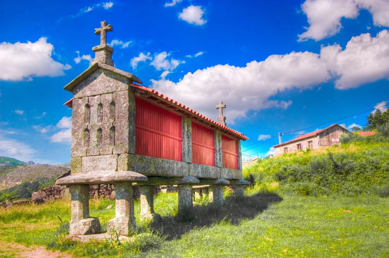 Granary near O Abocanhado restaurant, Brufe